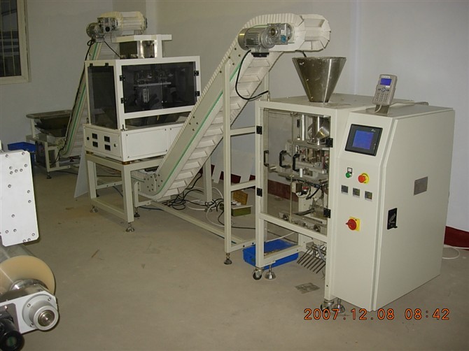 576a2dab9fddd.jpg 螺絲組合秤包裝機(jī).jpg